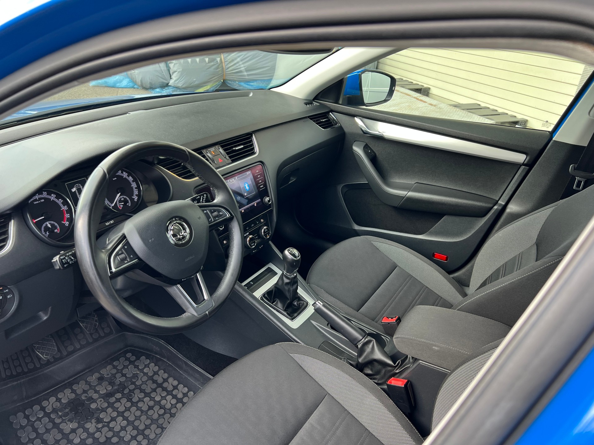 SKODA Octavia Combi 1.6 TDI Ambition-image-11