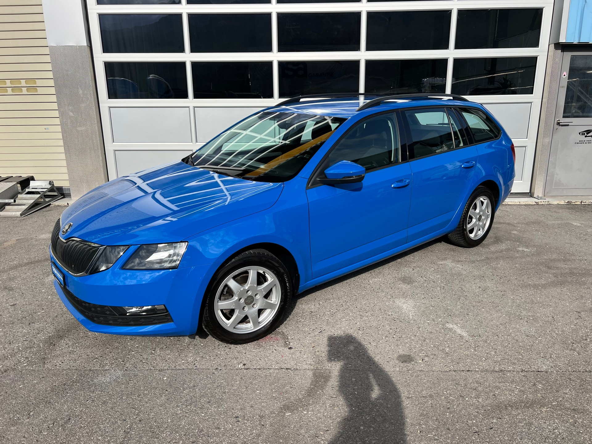 SKODA Octavia Combi 1.6 TDI Ambition-image-1