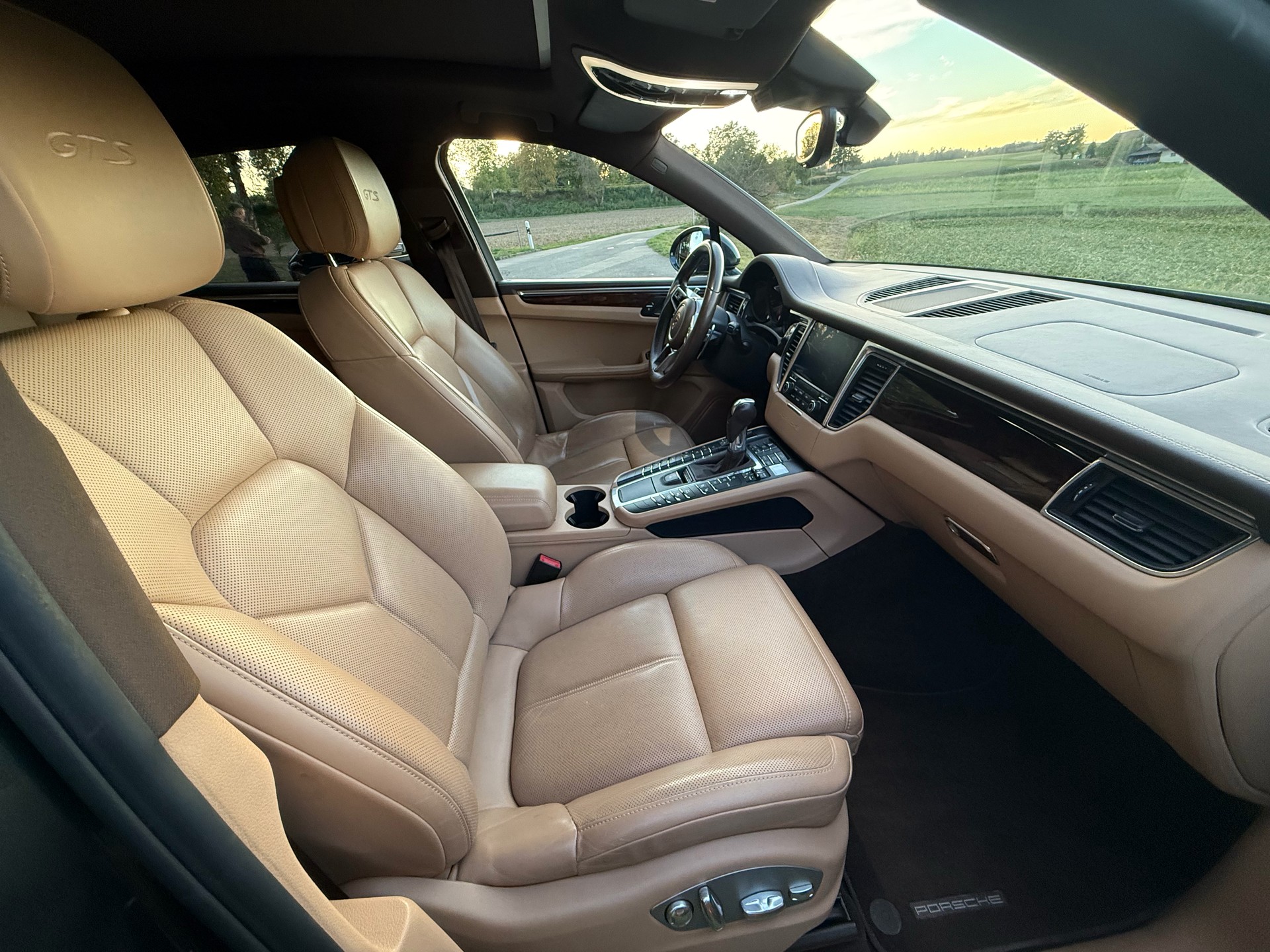 PORSCHE 3.0 V6 GTS-image-12