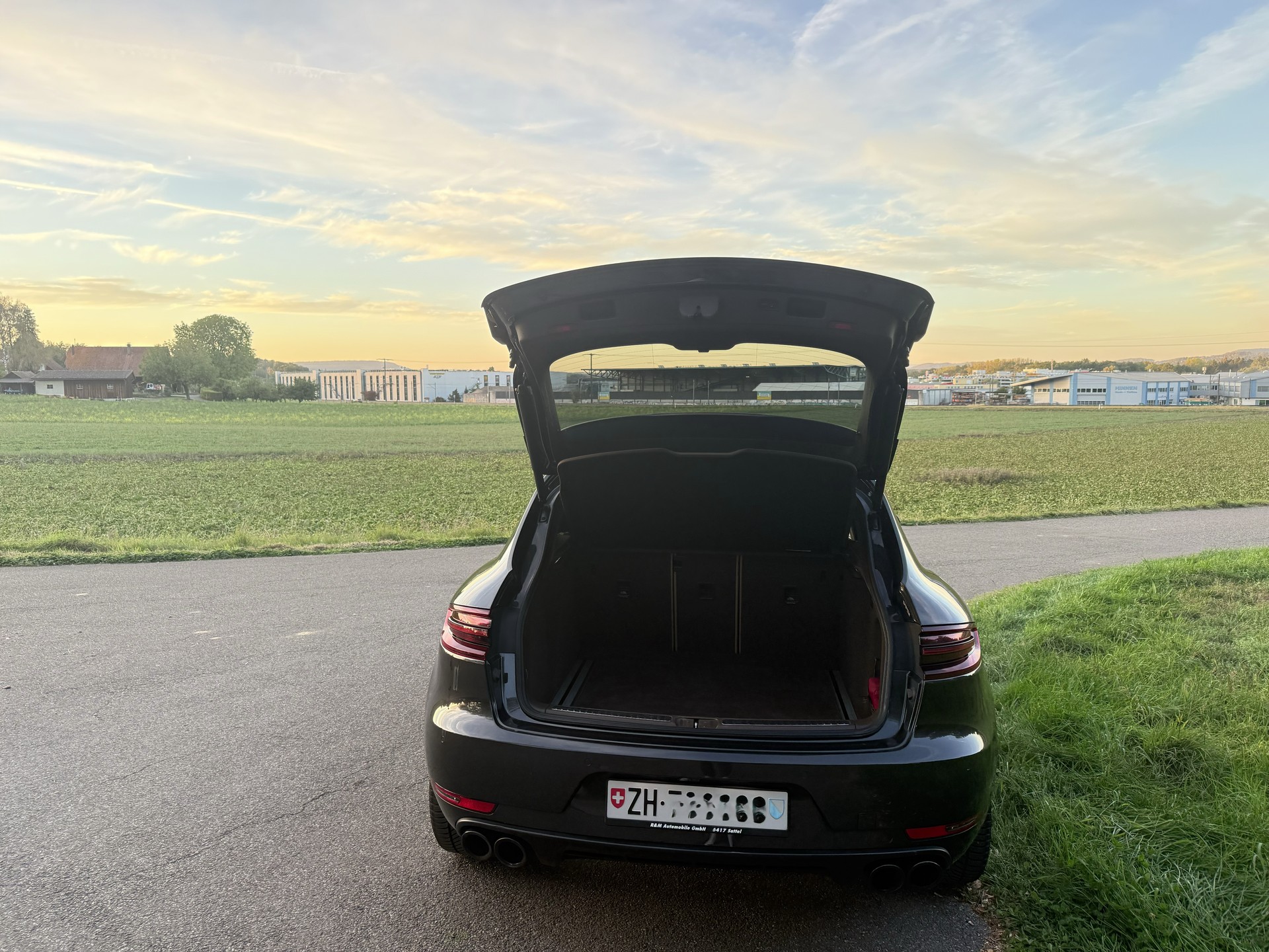 PORSCHE 3.0 V6 GTS-image-7