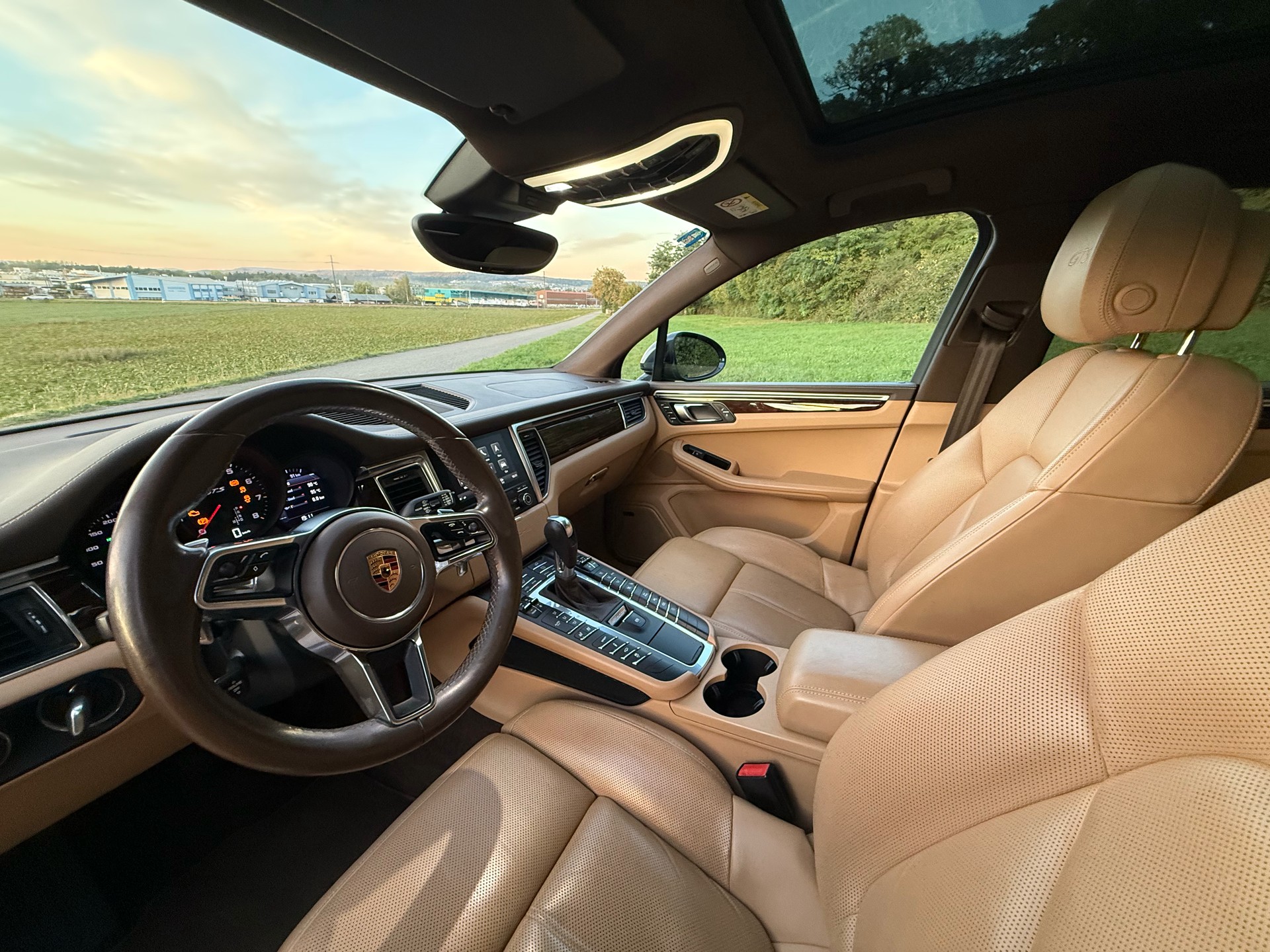 PORSCHE 3.0 V6 GTS-image-11