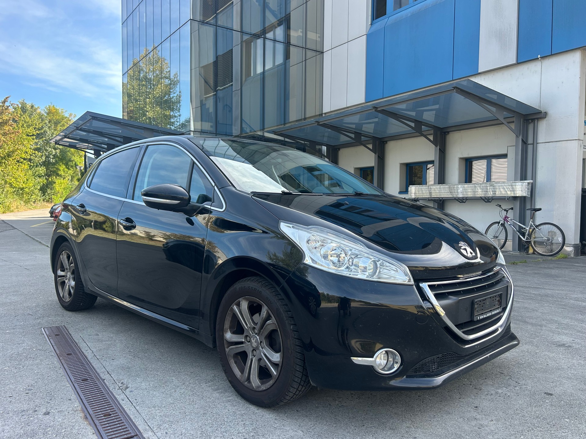 PEUGEOT 208 1.6 VTI Intuitive-image-3