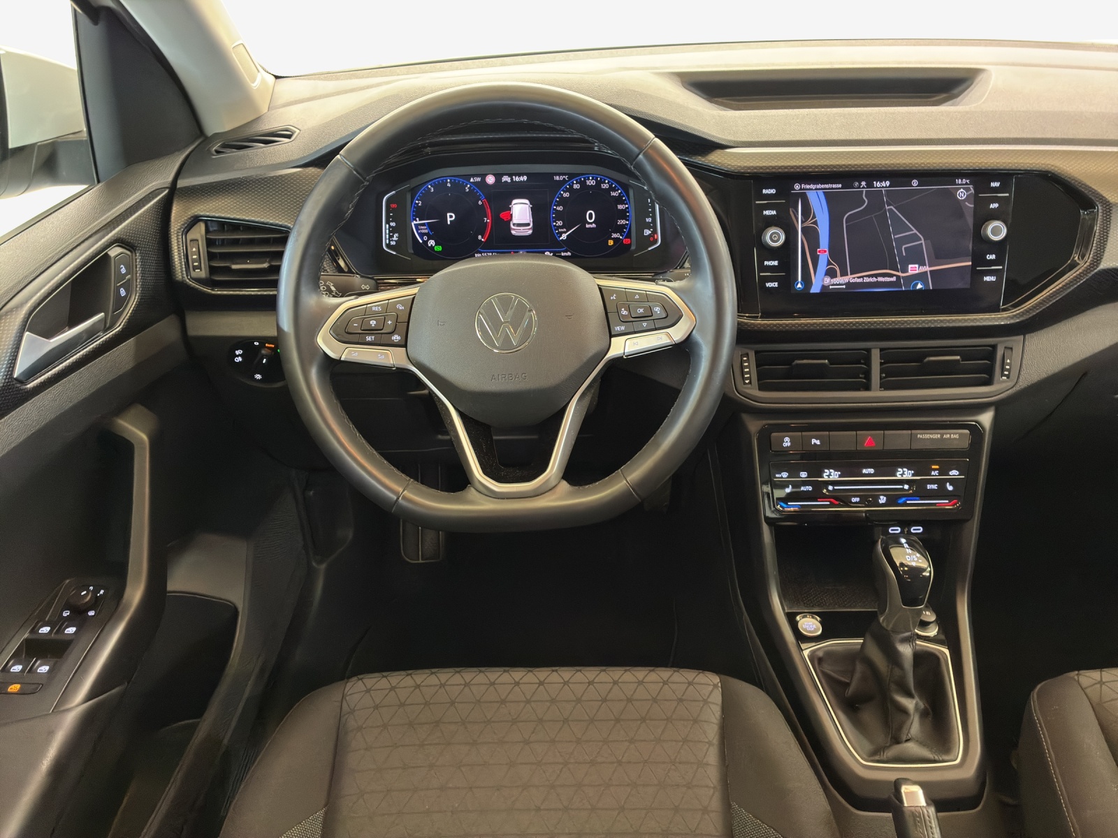 VW T-Cross 1.0 TSI Life Limited DSG-image-8