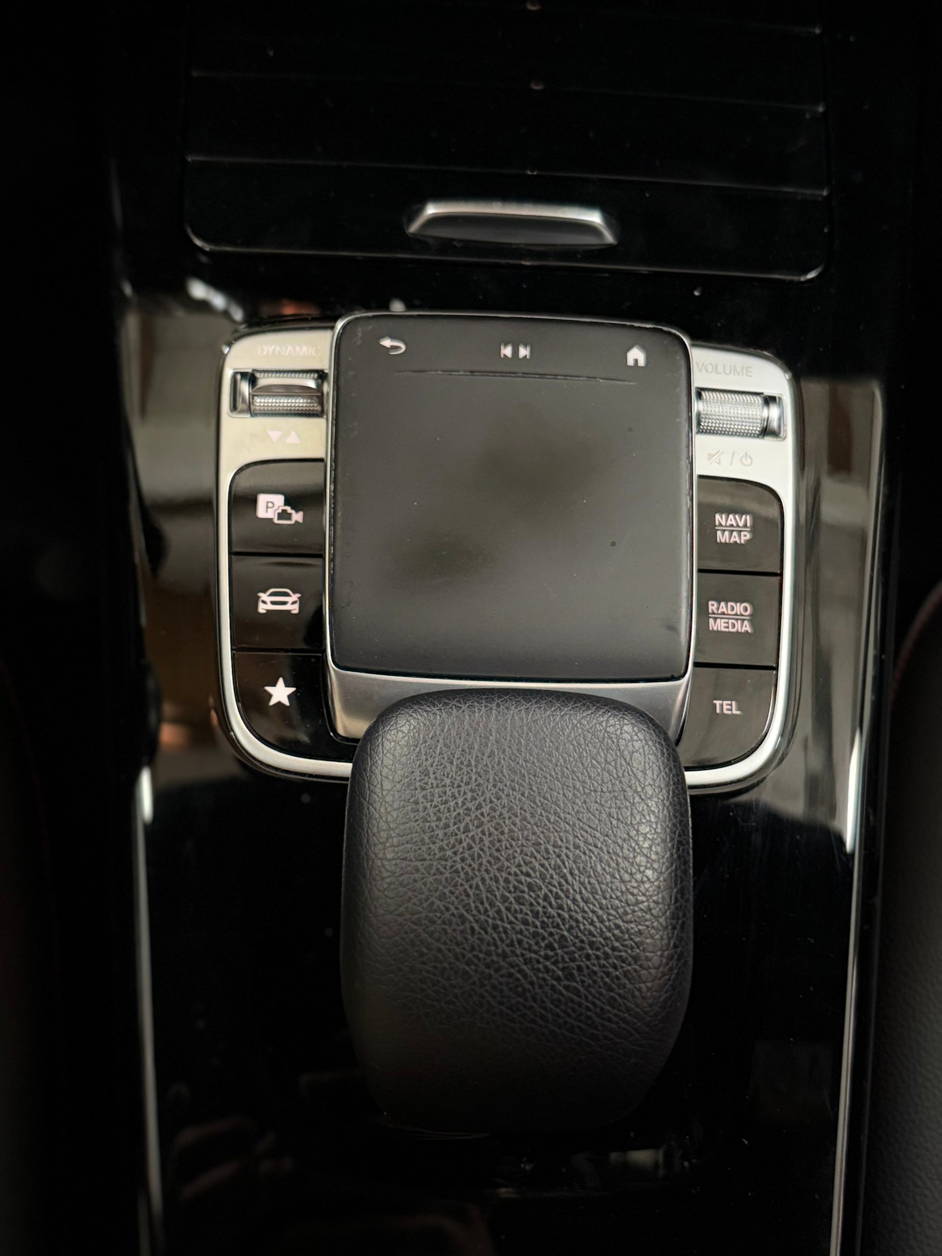 MERCEDES-BENZ A 250 AMG Line 7G-DCT-image-14