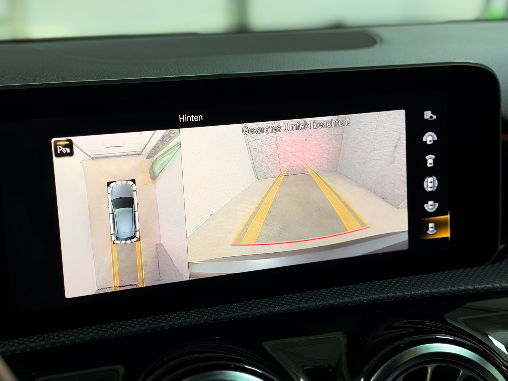 MERCEDES-BENZ A 250 AMG Line 7G-DCT-image-13