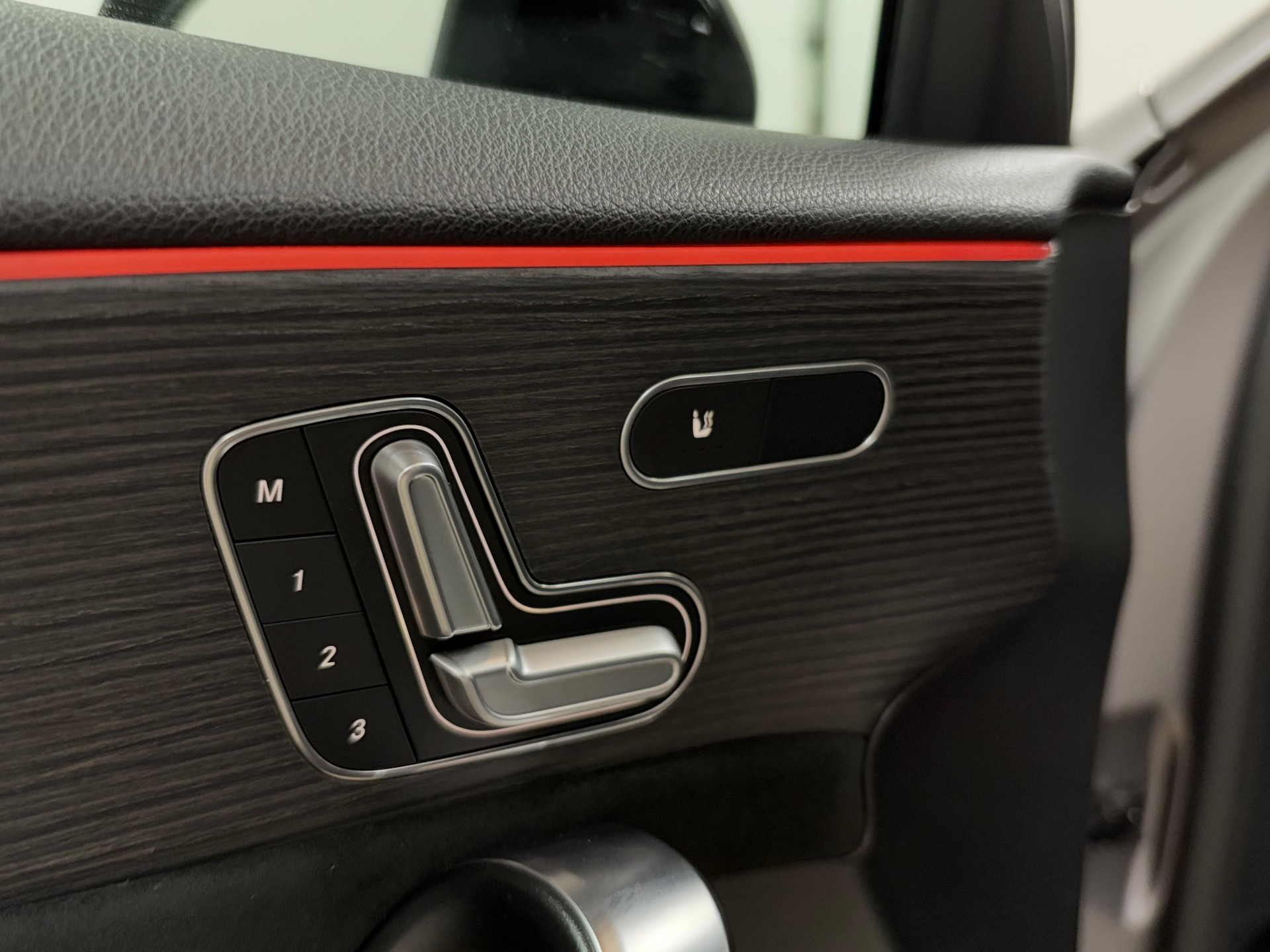 MERCEDES-BENZ A 250 AMG Line 7G-DCT-image-9