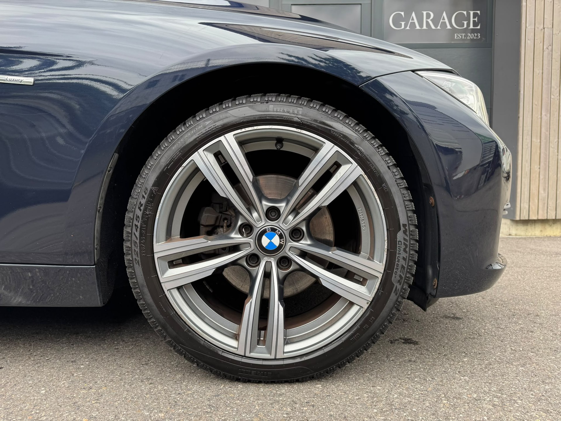 BMW 320d Touring Luxury Line Steptronic-image-13