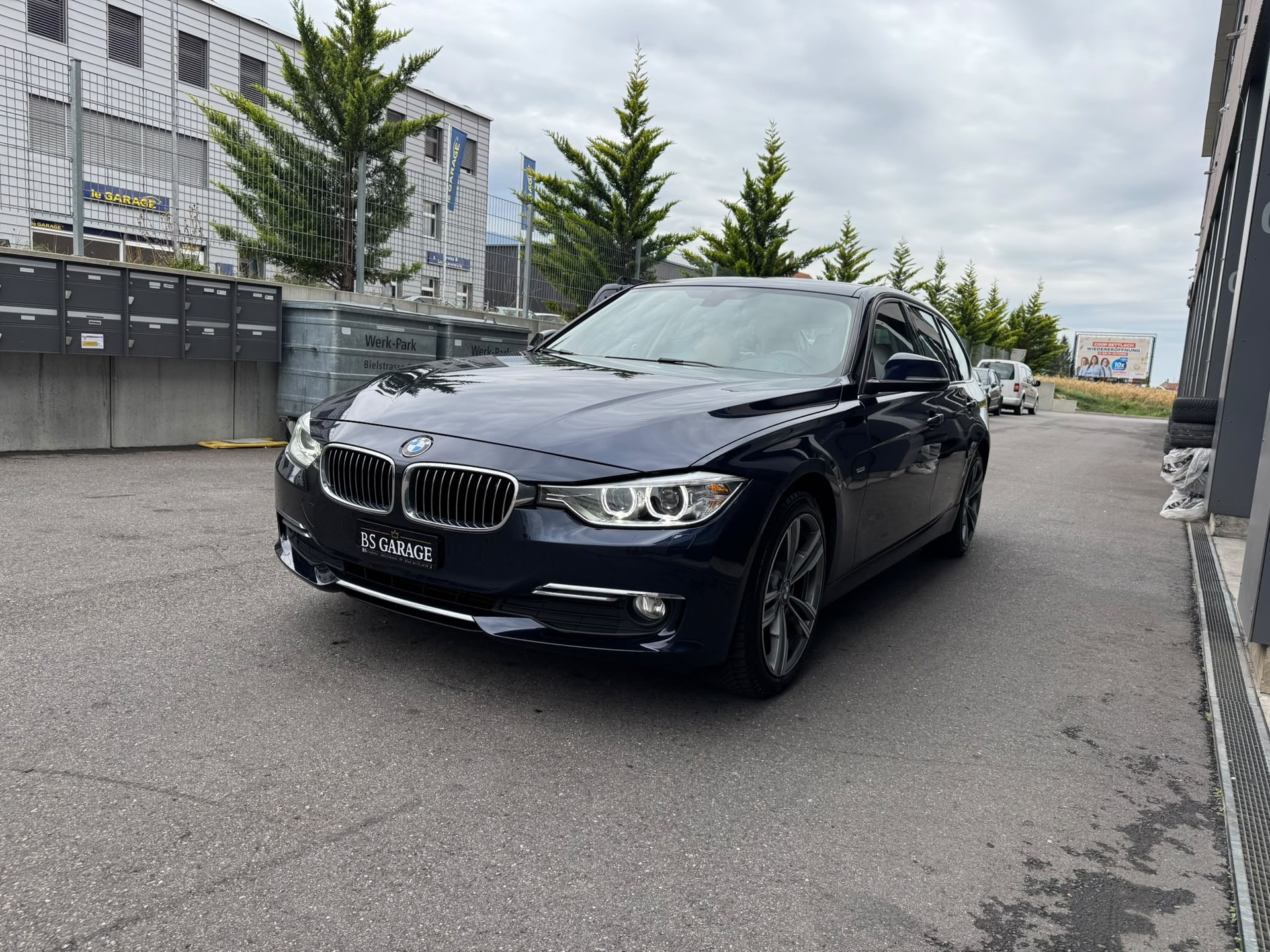 BMW 320d Touring Luxury Line Steptronic-image-1