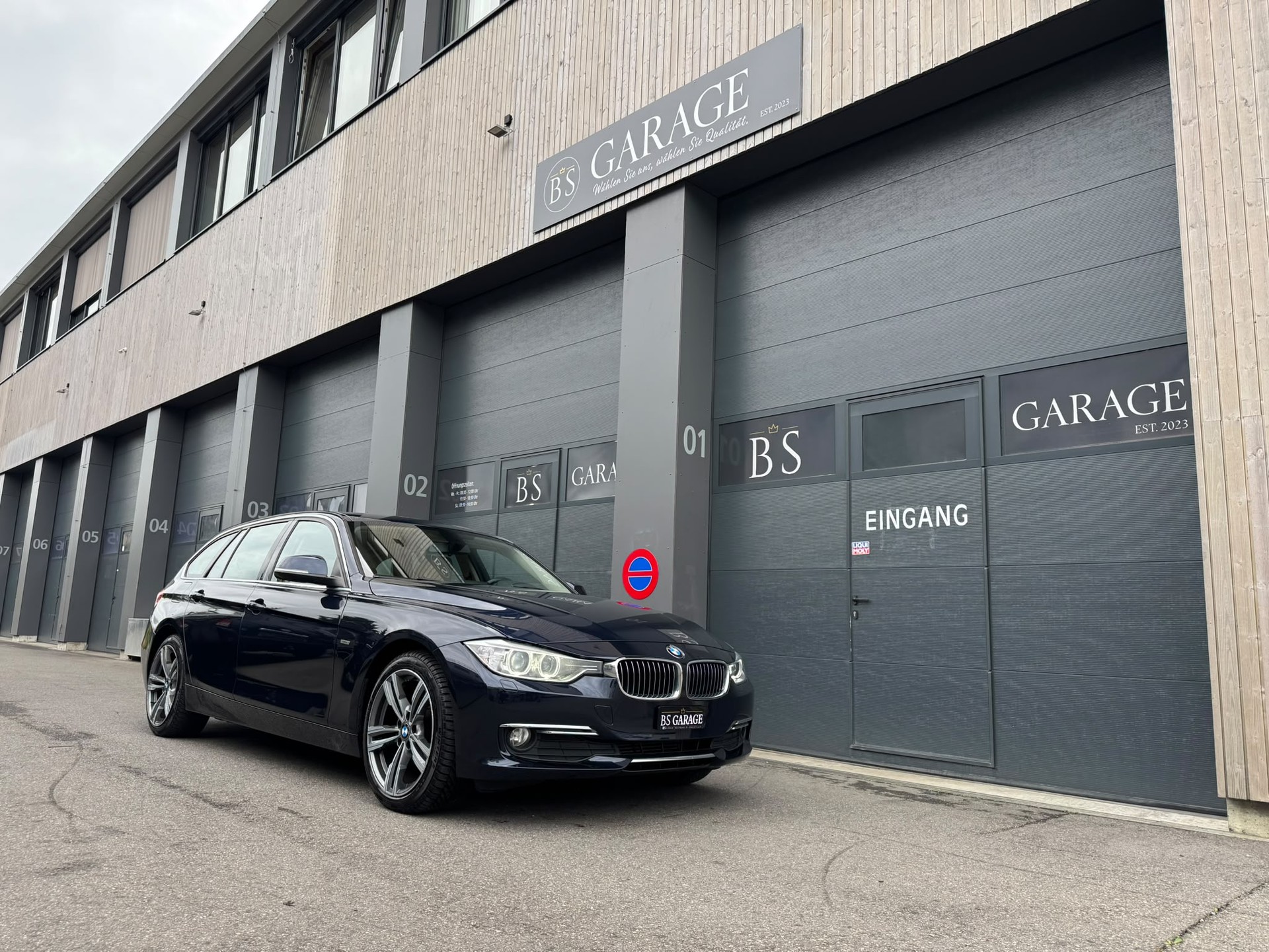 BMW 320d Touring Luxury Line Steptronic-image-0