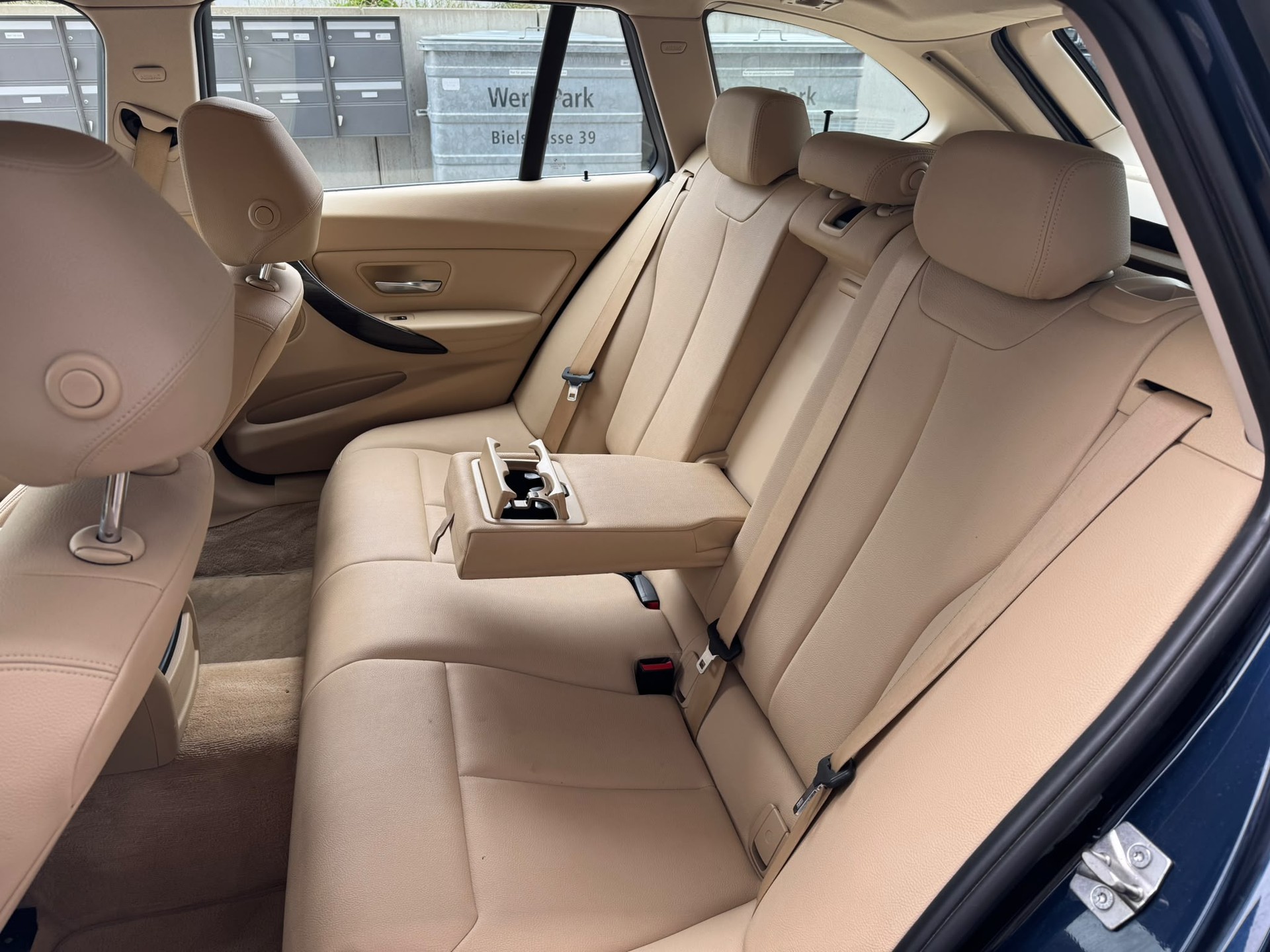 BMW 320d Touring Luxury Line Steptronic-image-11