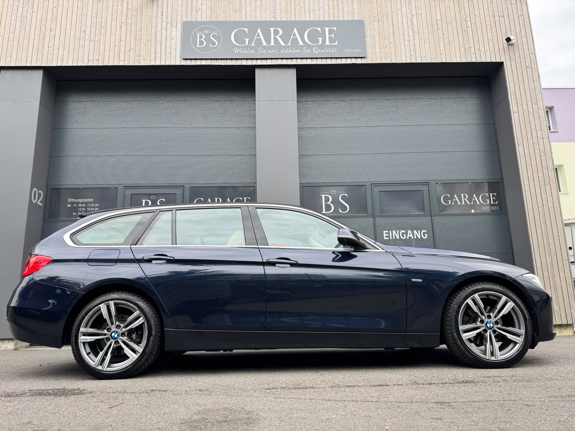 BMW 320d Touring Luxury Line Steptronic-image-14