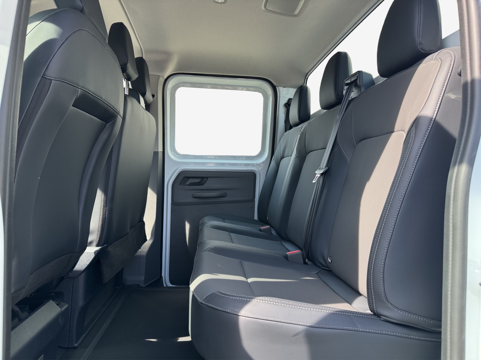VW Transporter 2.0 TDI Automat-image-11
