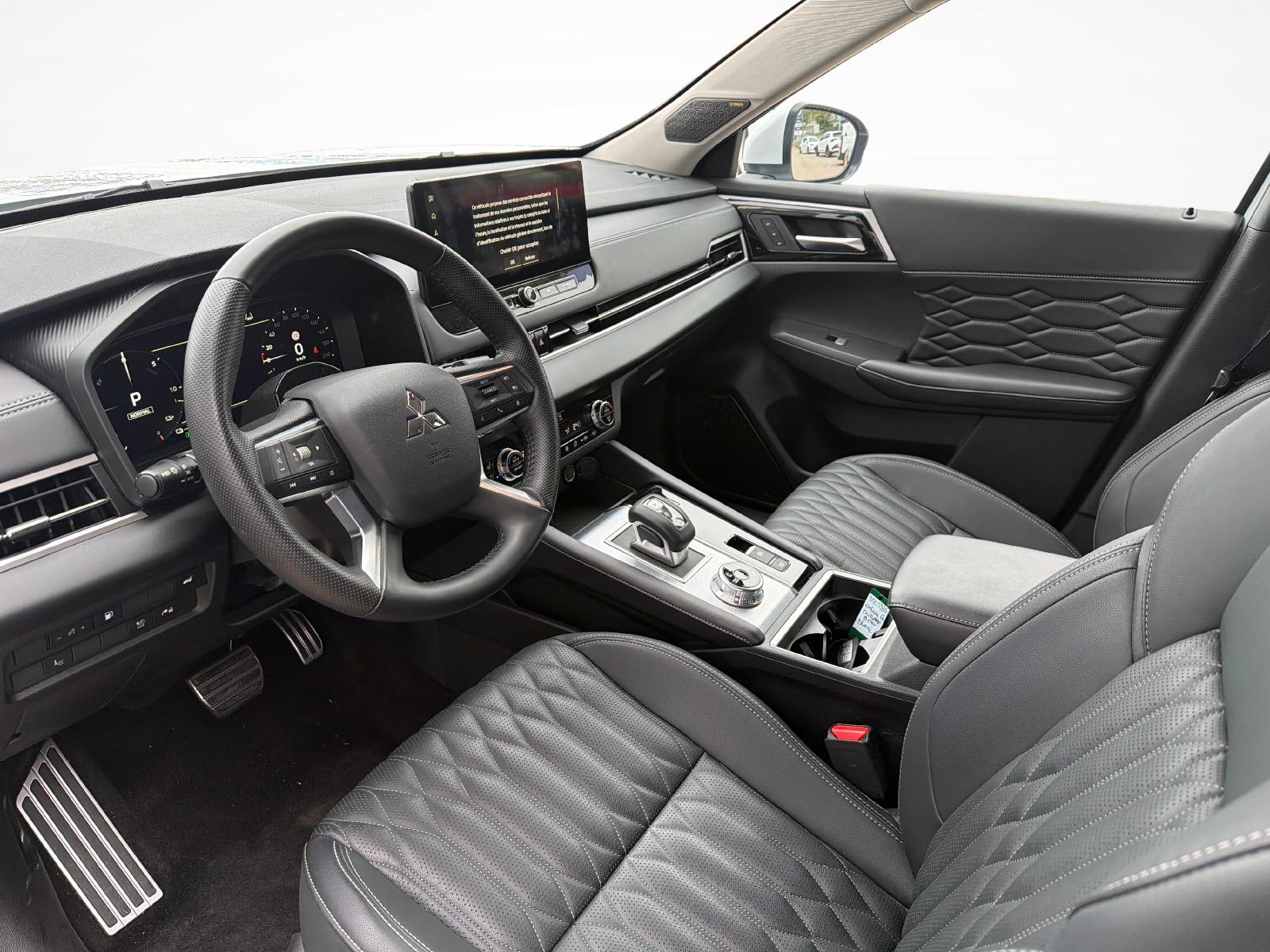 MITSUBISHI Outlander 2.4 PHEV Instyle 4x4-image-9