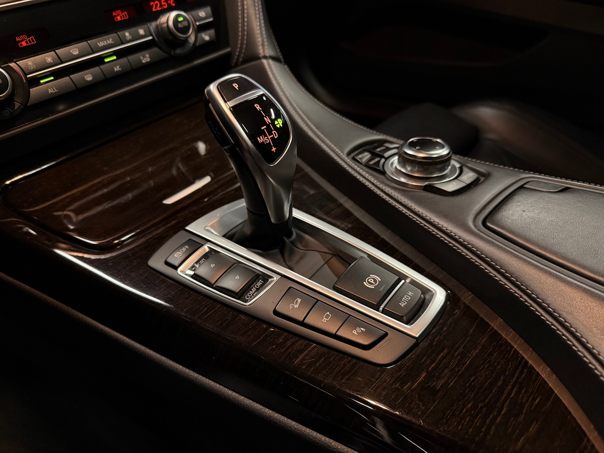 BMW 650i Gran Coupé xDrive / Frisch ab MFK & Service / 12 MT Garantie-image-15