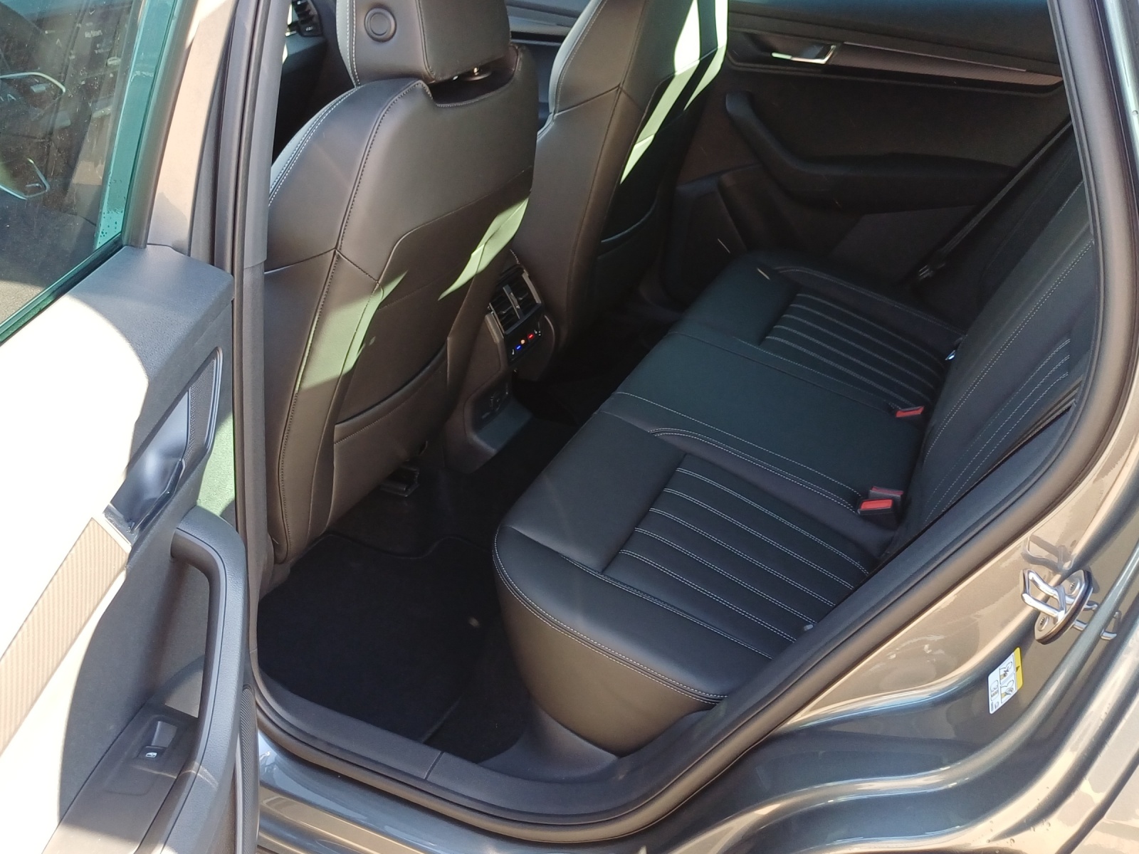 SKODA Karoq 2.0 TSI SportLine 4x4 DSG-image-11