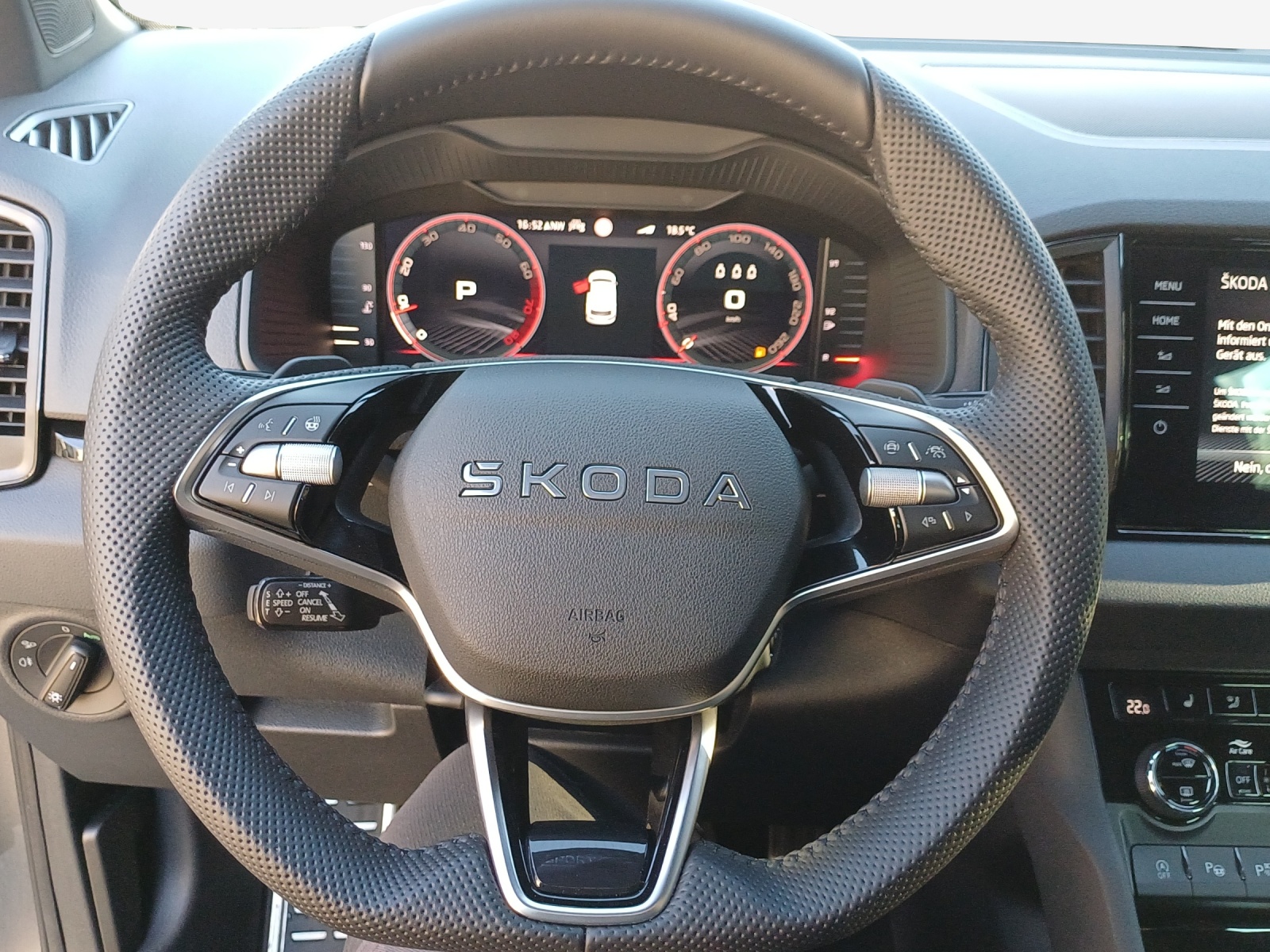 SKODA Karoq 2.0 TSI SportLine 4x4 DSG-image-9