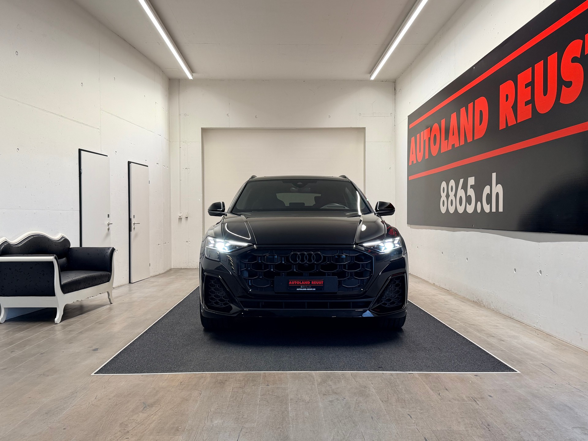 AUDI SQ8 SUV TFSI quattro tiptronic-showroom-element-1