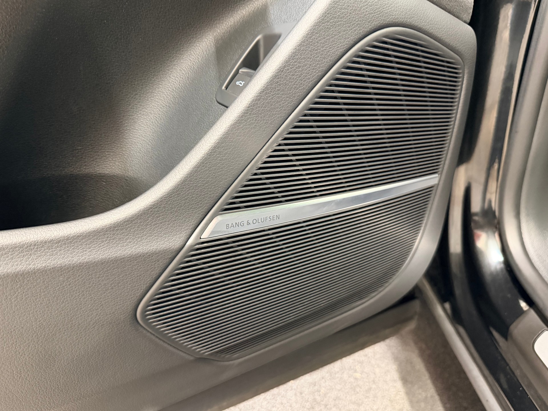 AUDI SQ8 SUV TFSI quattro tiptronic-image-12
