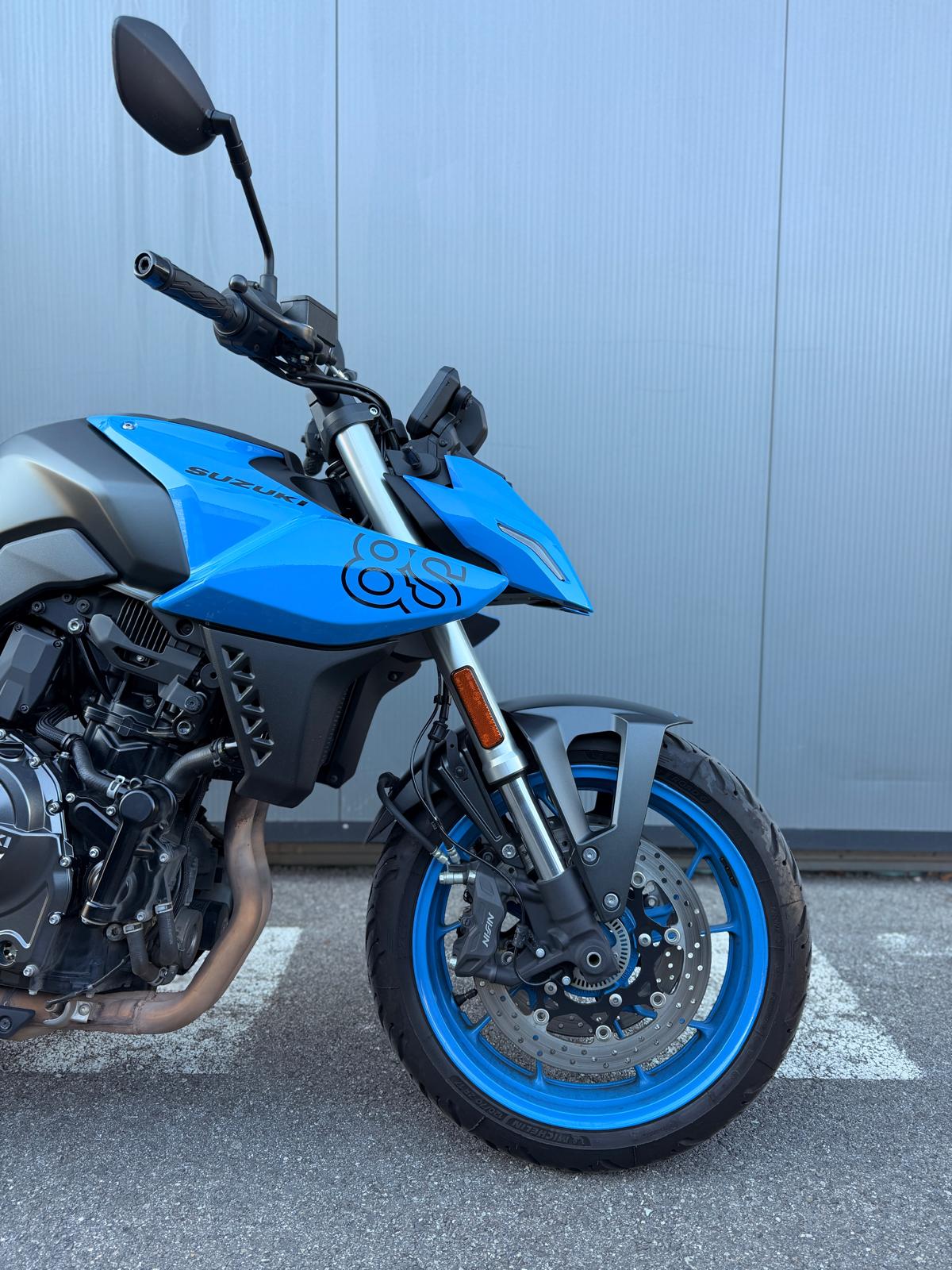 SUZUKI GSX 8 S-showroom-element-3