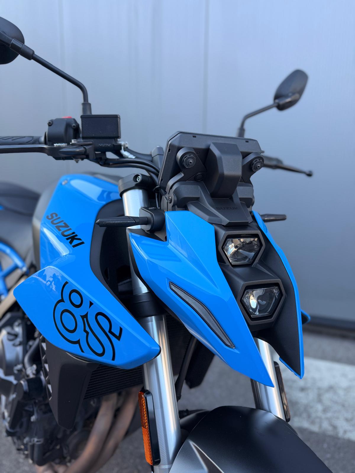 SUZUKI GSX 8 S-showroom-element-2