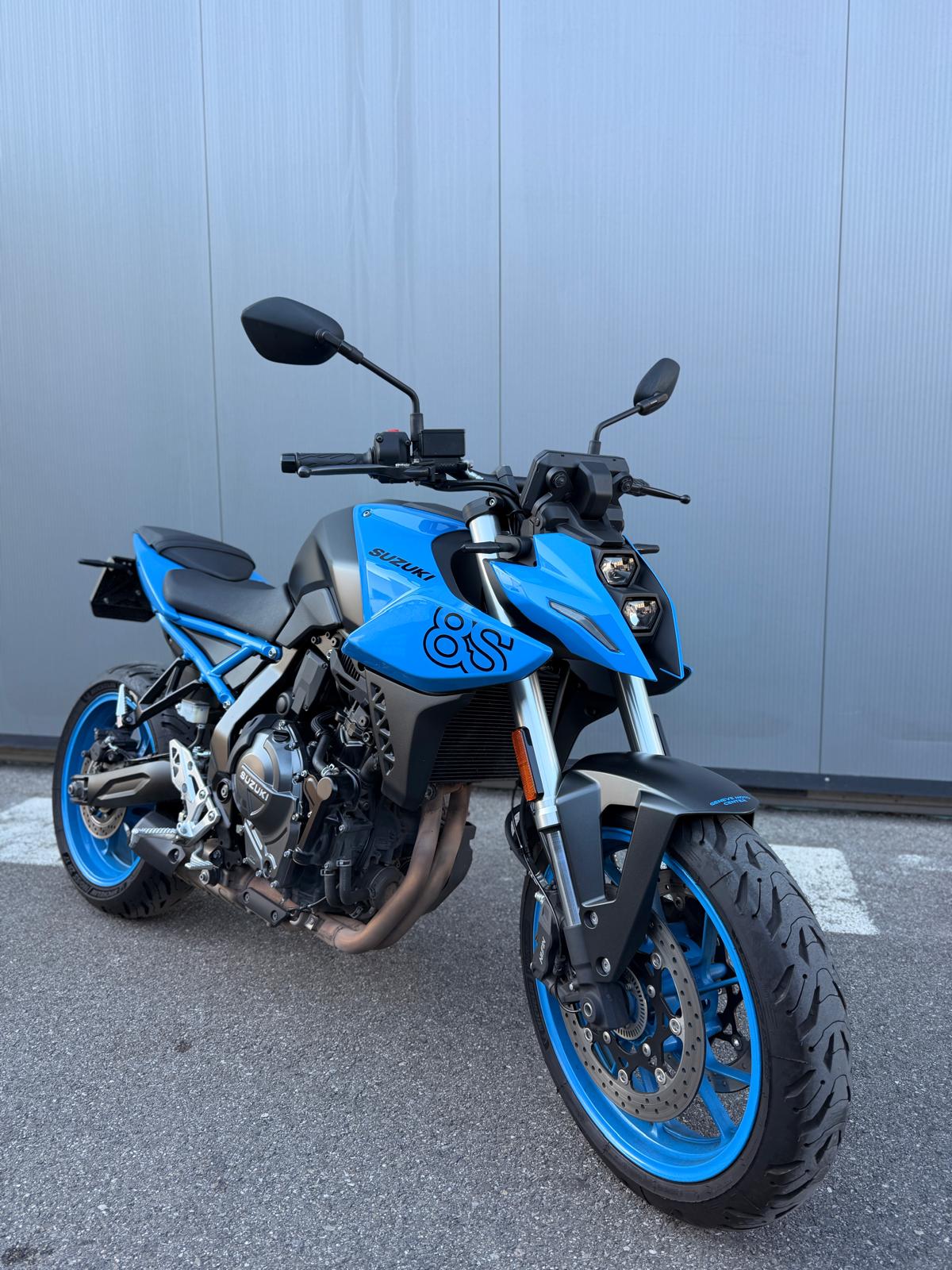 SUZUKI GSX 8 S-showroom-element-1
