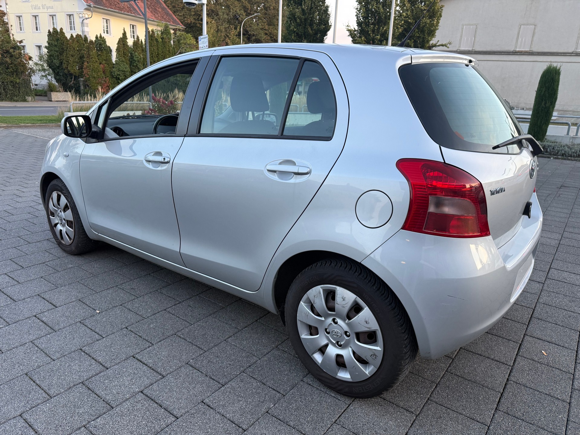 TOYOTA Yaris 1.3 Linea Luna-image-4
