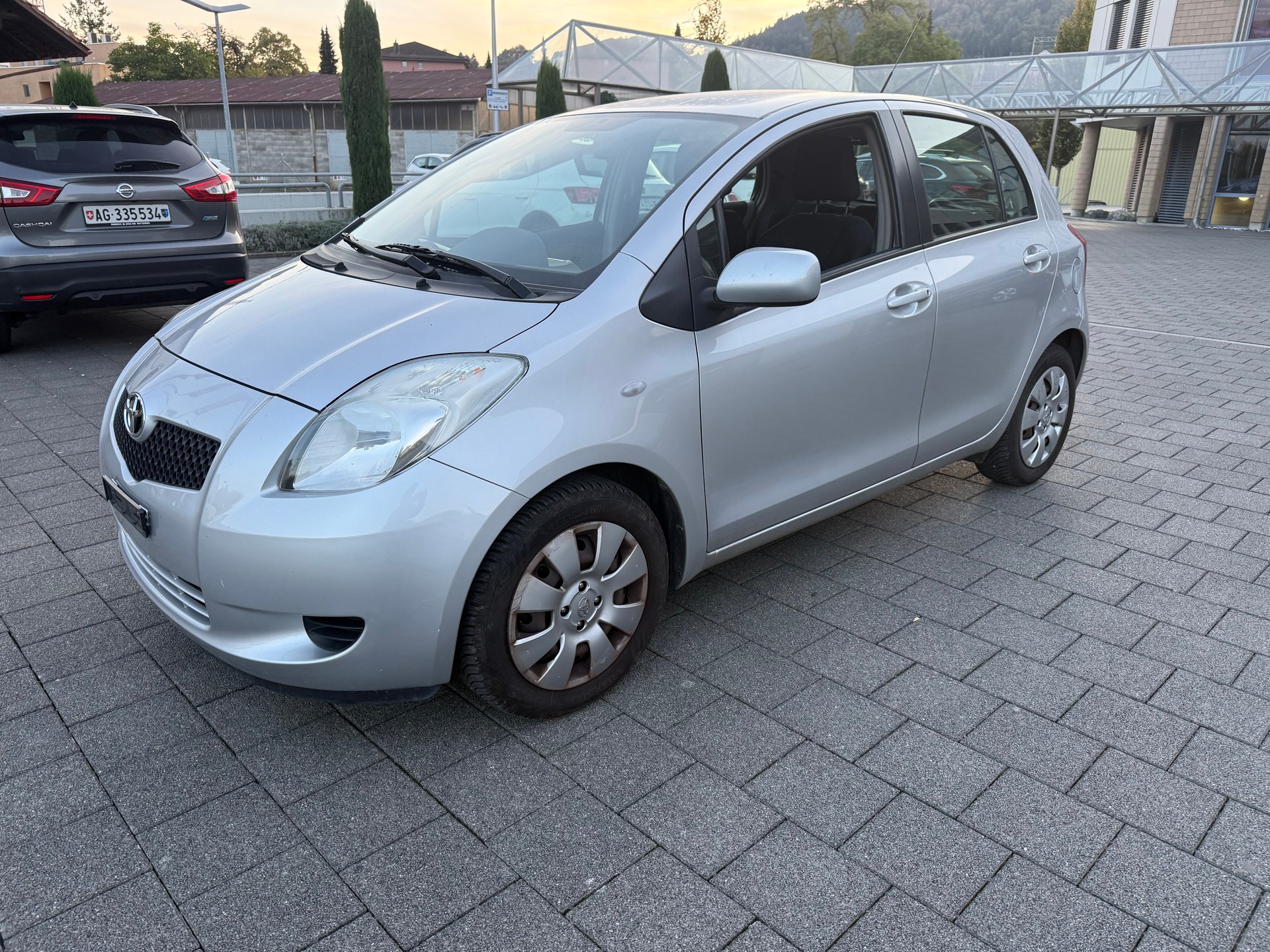 TOYOTA Yaris 1.3 Linea Luna-image-2