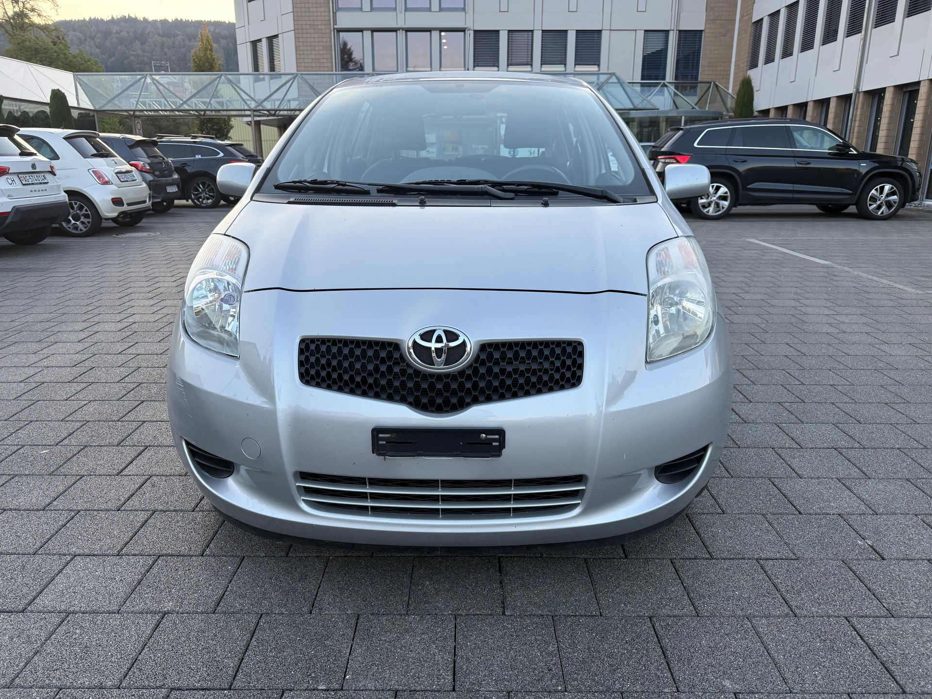 TOYOTA Yaris 1.3 Linea Luna-image-1
