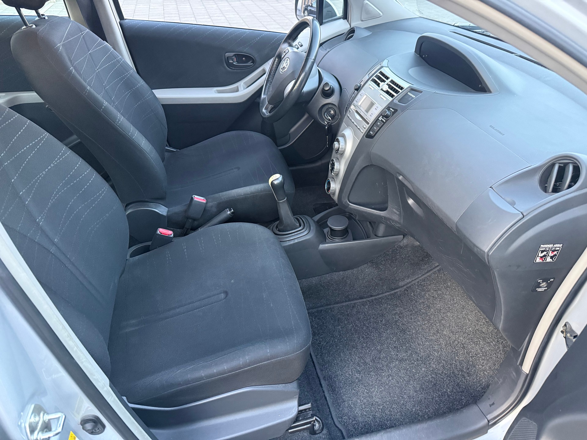 TOYOTA Yaris 1.3 Linea Luna-image-8