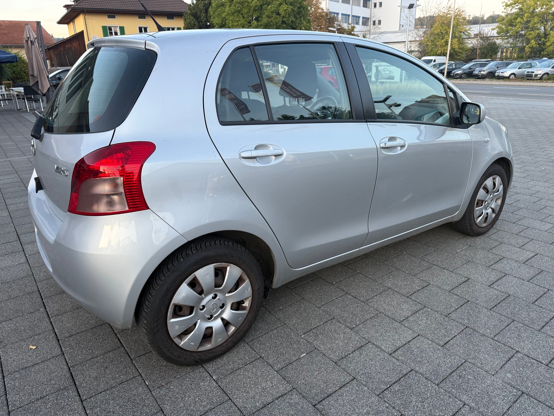 TOYOTA Yaris 1.3 Linea Luna-image-6