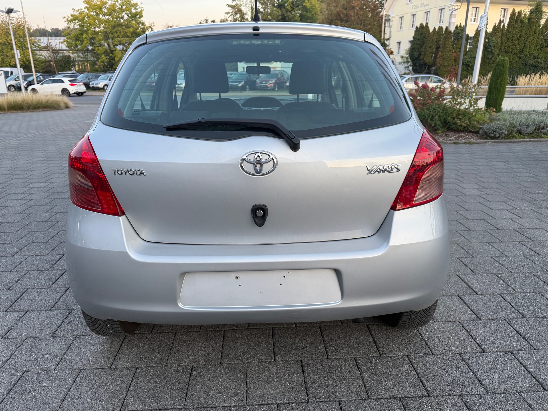 TOYOTA Yaris 1.3 Linea Luna-image-5