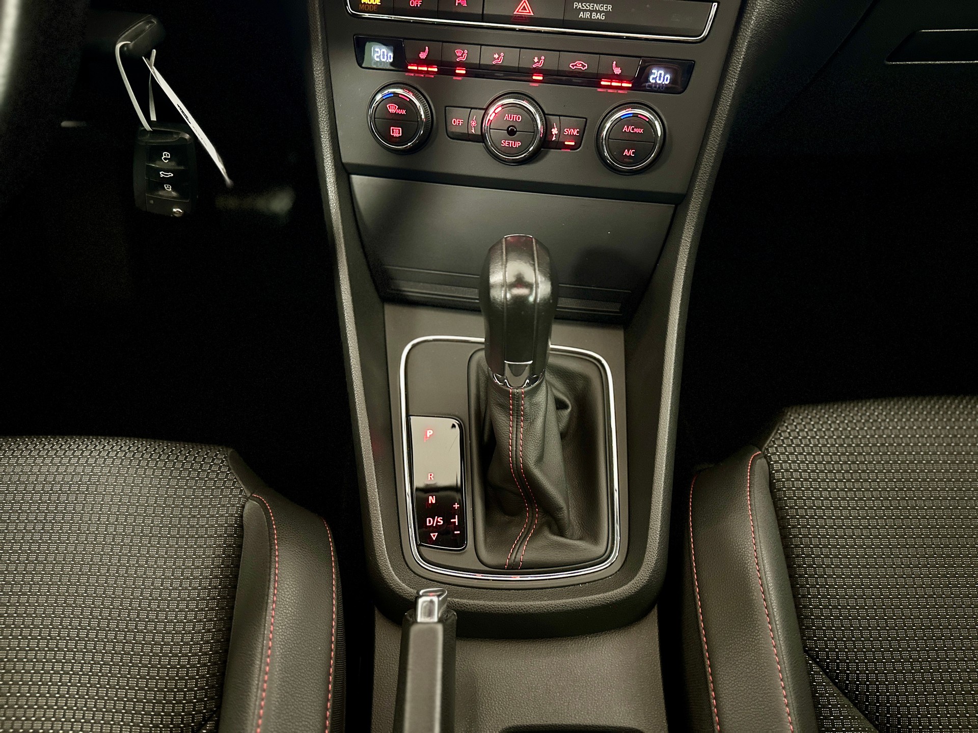 SEAT Leon 1.8 TSI FR DSG-image-19