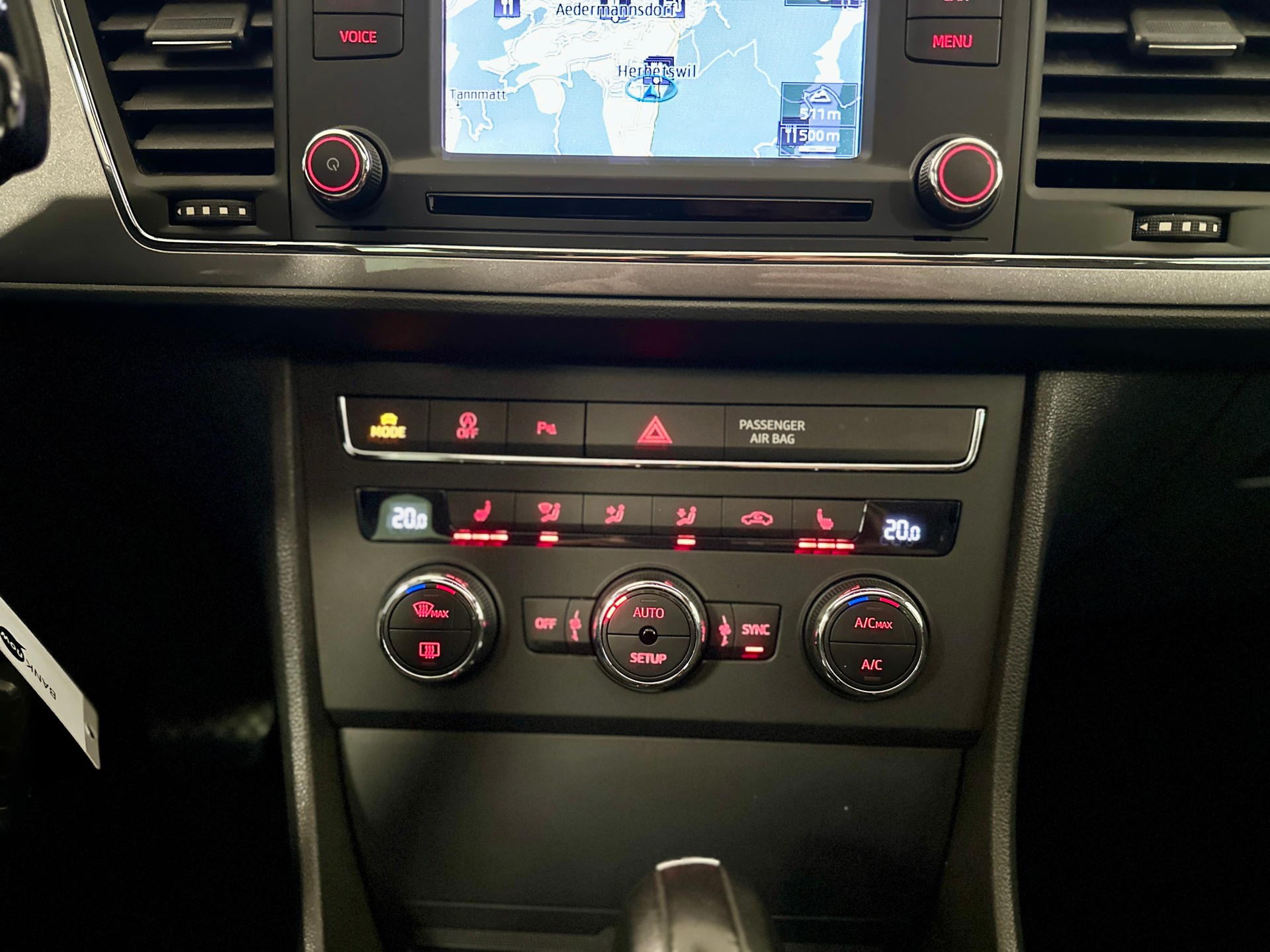 SEAT Leon 1.8 TSI FR DSG-image-18