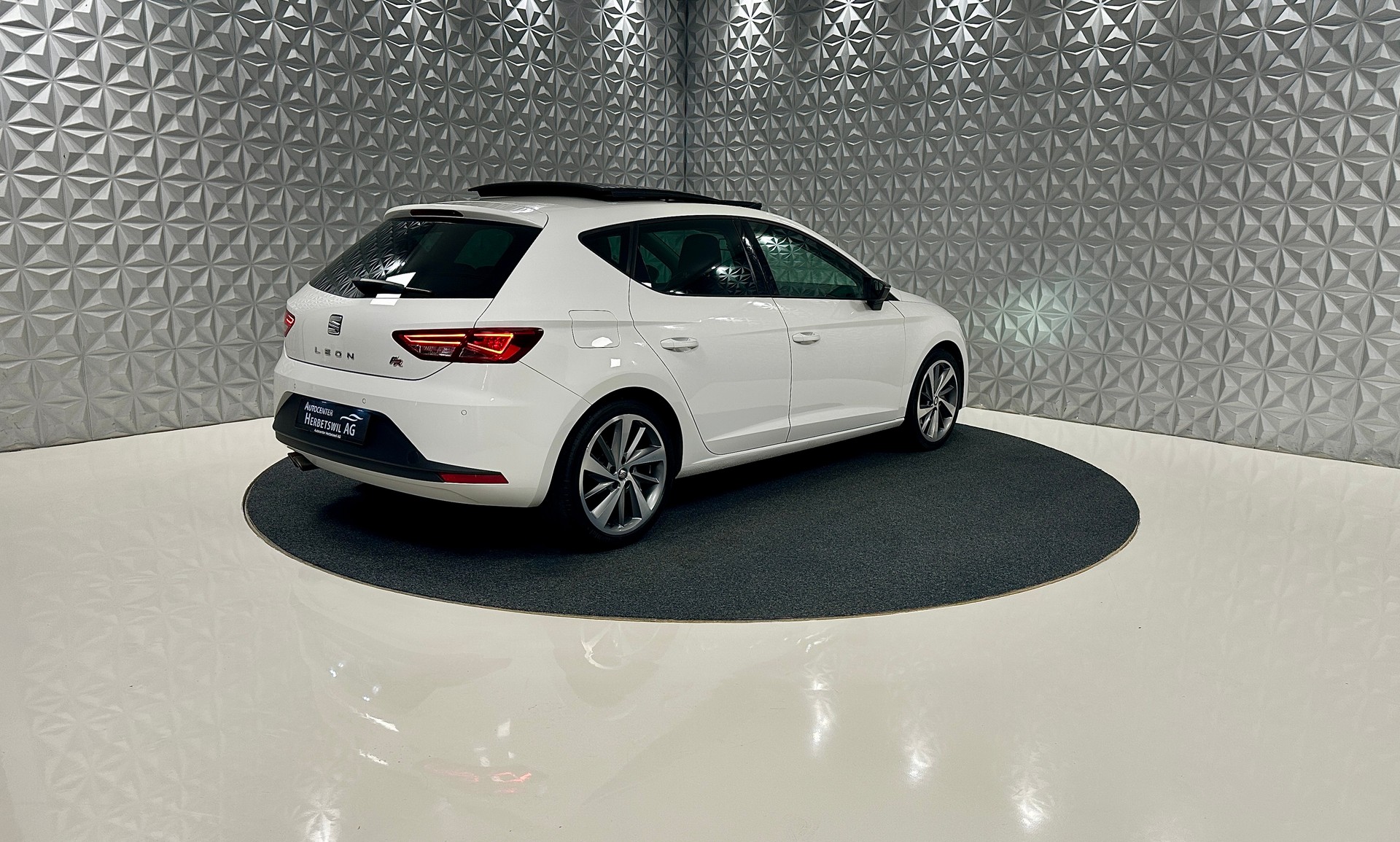 SEAT Leon 1.8 TSI FR DSG-image-4