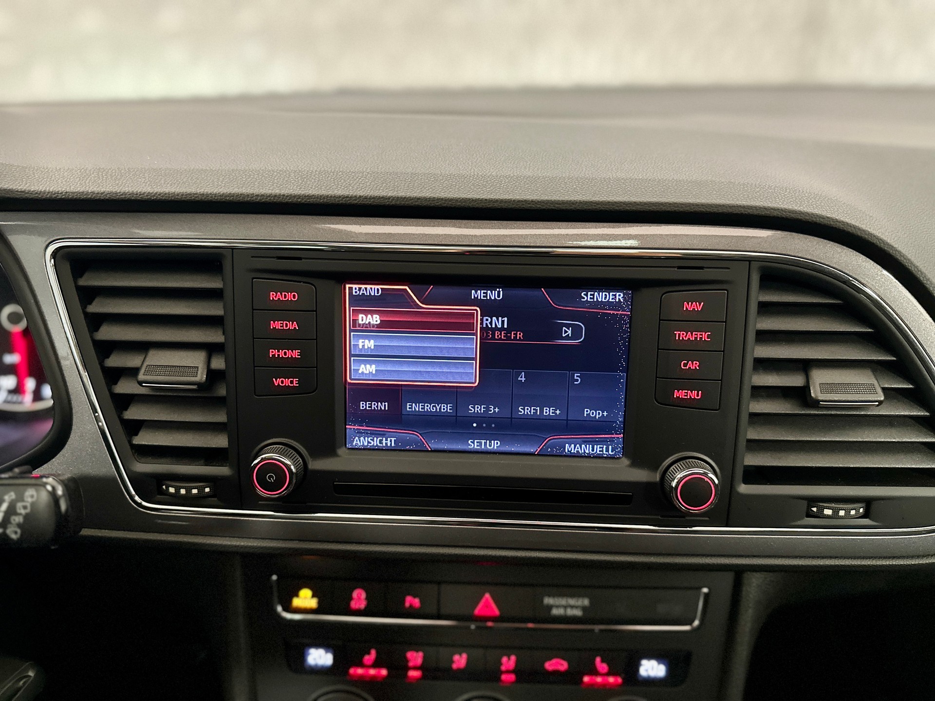 SEAT Leon 1.8 TSI FR DSG-image-17