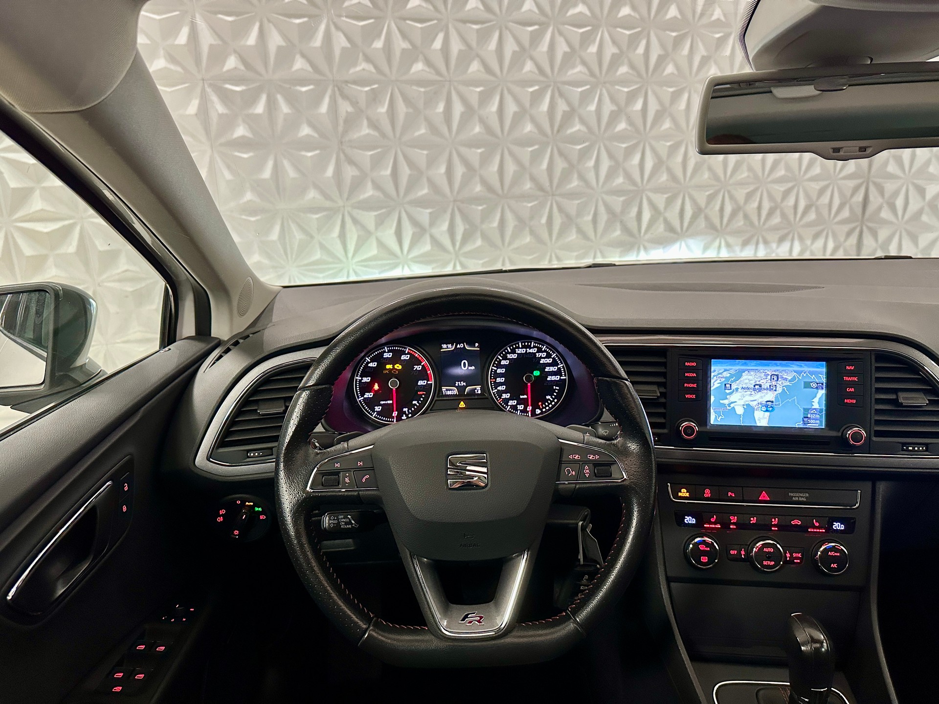 SEAT Leon 1.8 TSI FR DSG-image-21