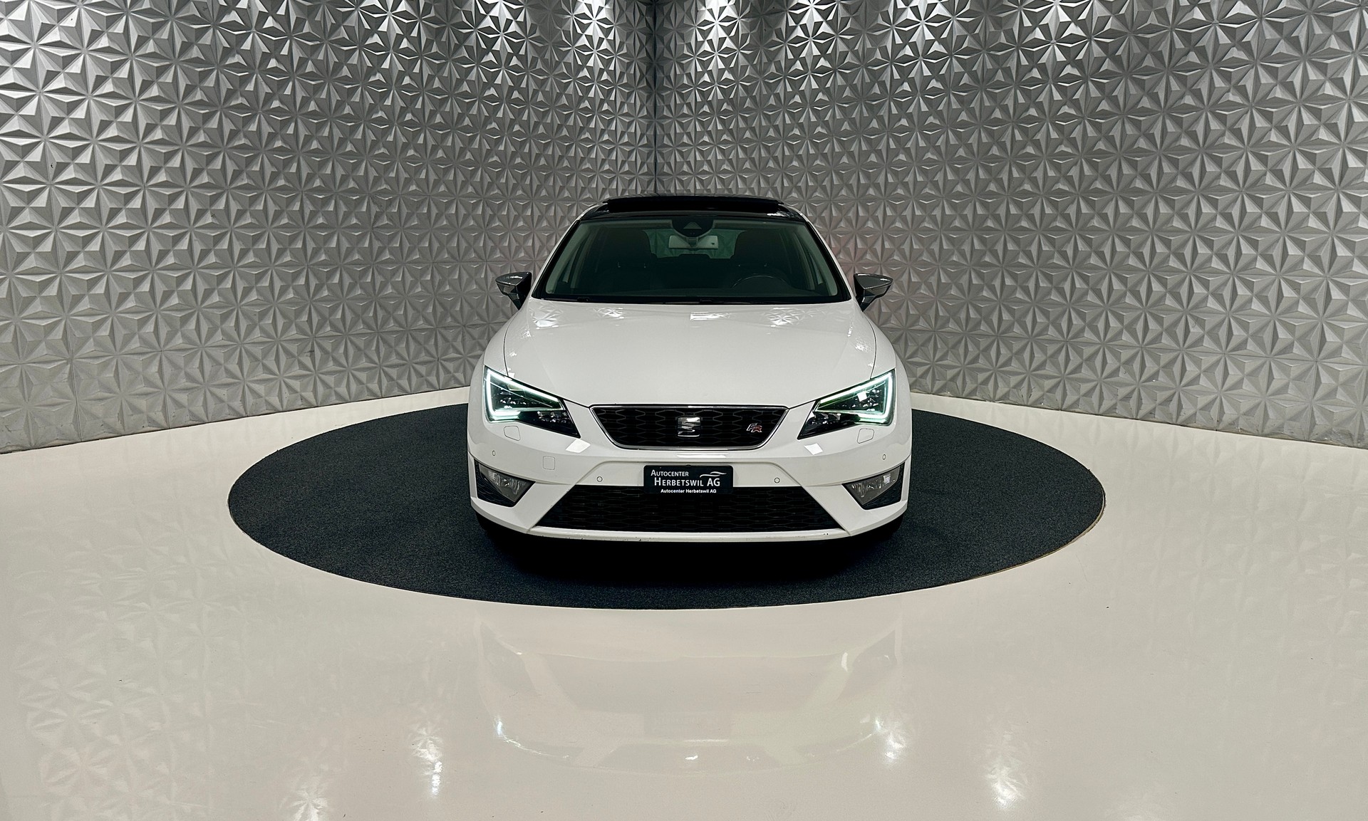 SEAT Leon 1.8 TSI FR DSG-showroom-element-1