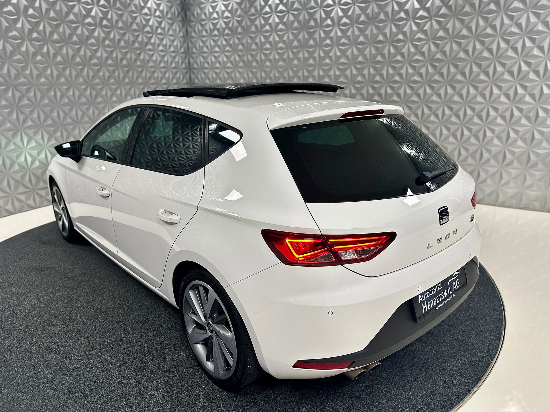 SEAT Leon 1.8 TSI FR DSG-image-9