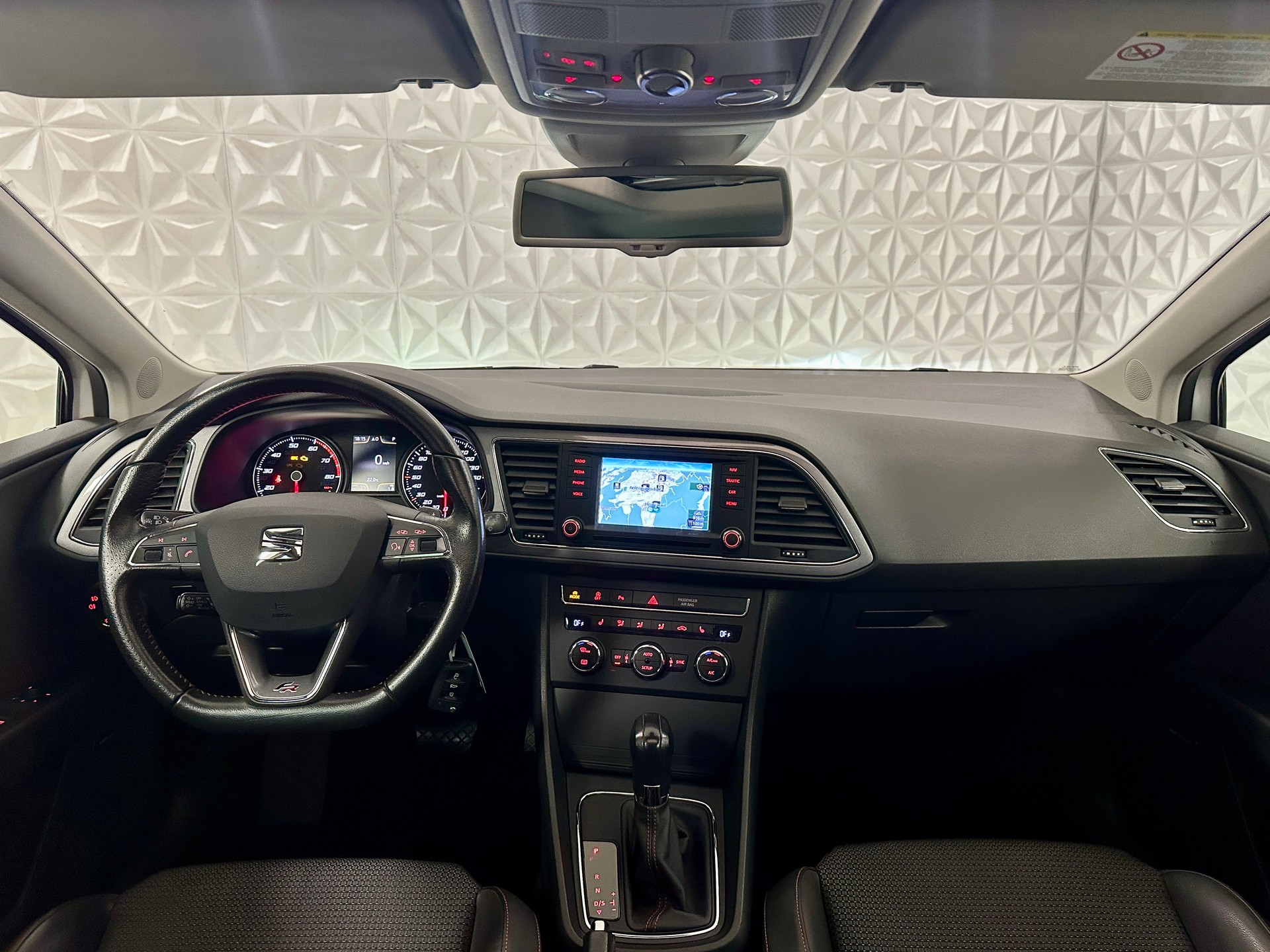 SEAT Leon 1.8 TSI FR DSG-image-14