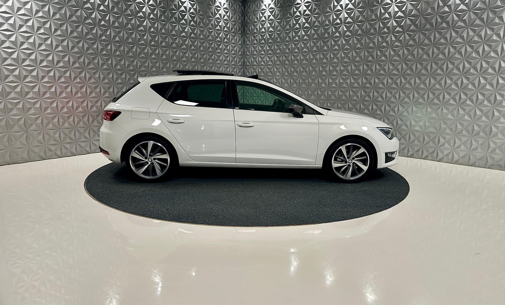 SEAT Leon 1.8 TSI FR DSG-showroom-element-3