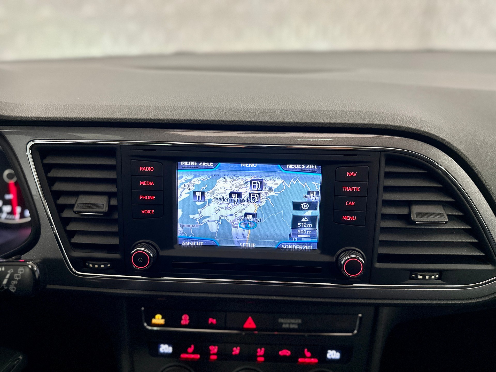 SEAT Leon 1.8 TSI FR DSG-image-15