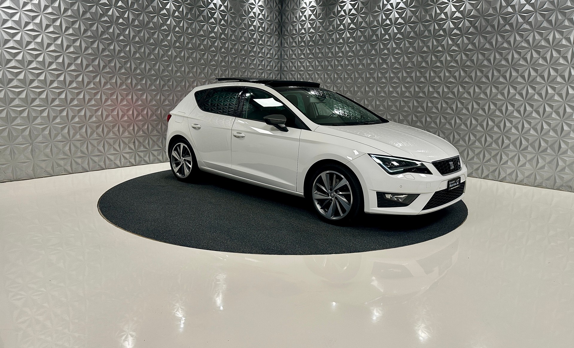 SEAT Leon 1.8 TSI FR DSG-showroom-element-2