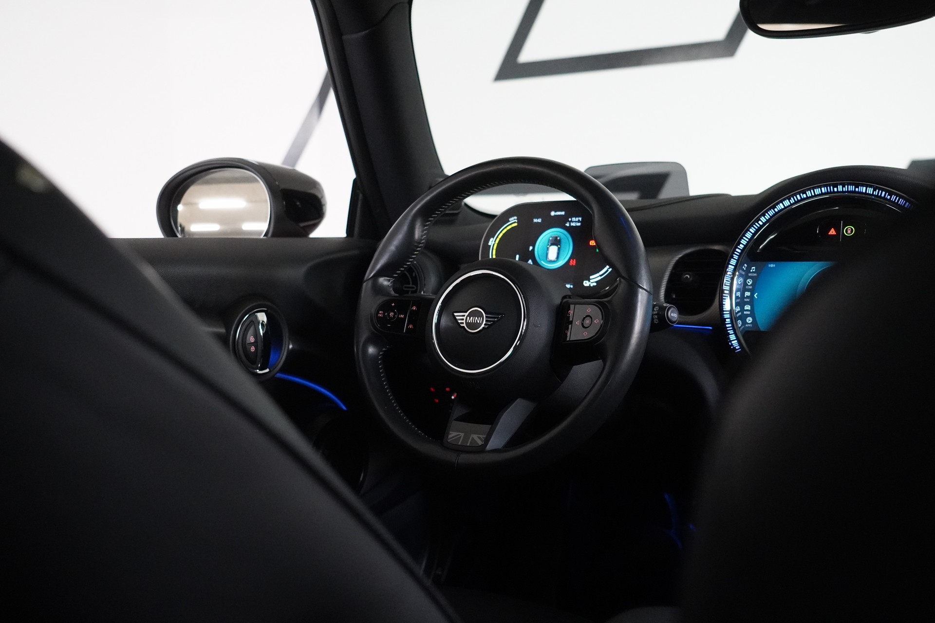 MINI Cooper SE-image-23