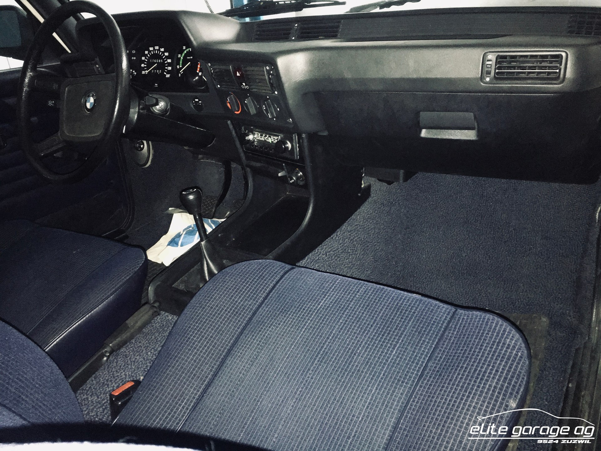 BMW 323 i-image-13