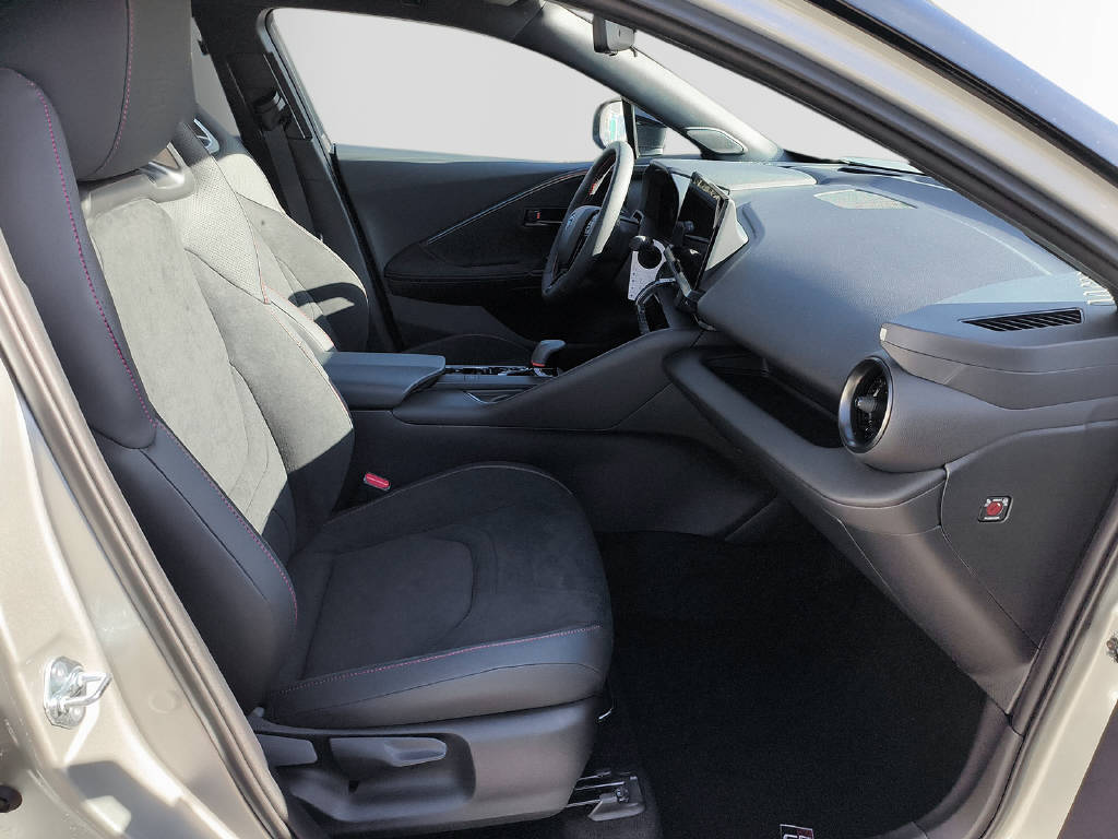TOYOTA C-HR 2.0 PHEV GR Sport Premier-image-12