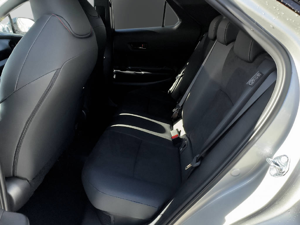 TOYOTA C-HR 2.0 PHEV GR Sport Premier-image-10