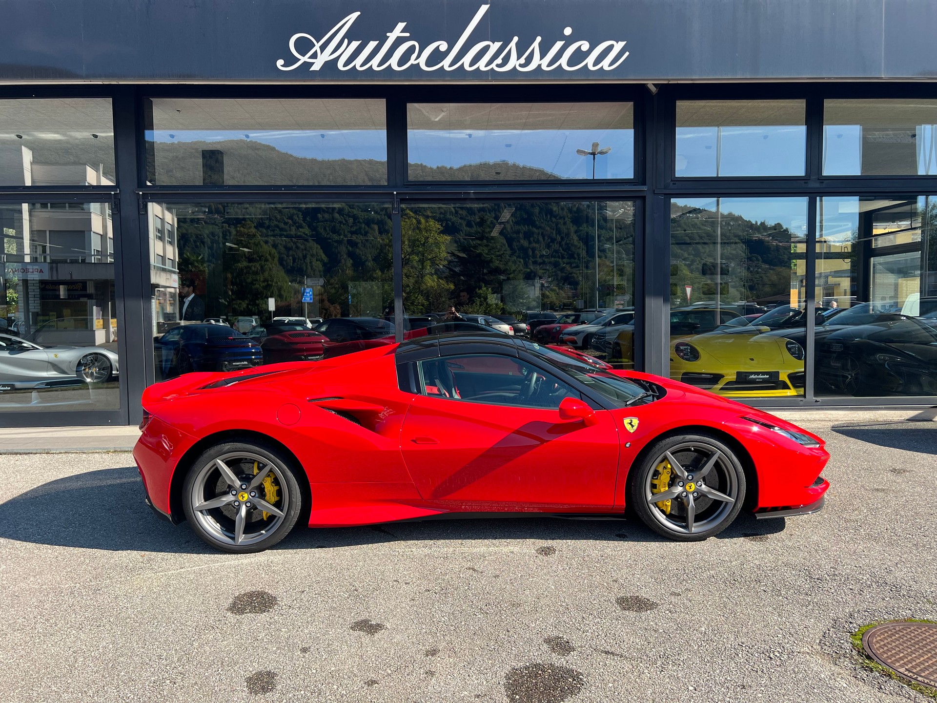 FERRARI F8 Spider-image-4