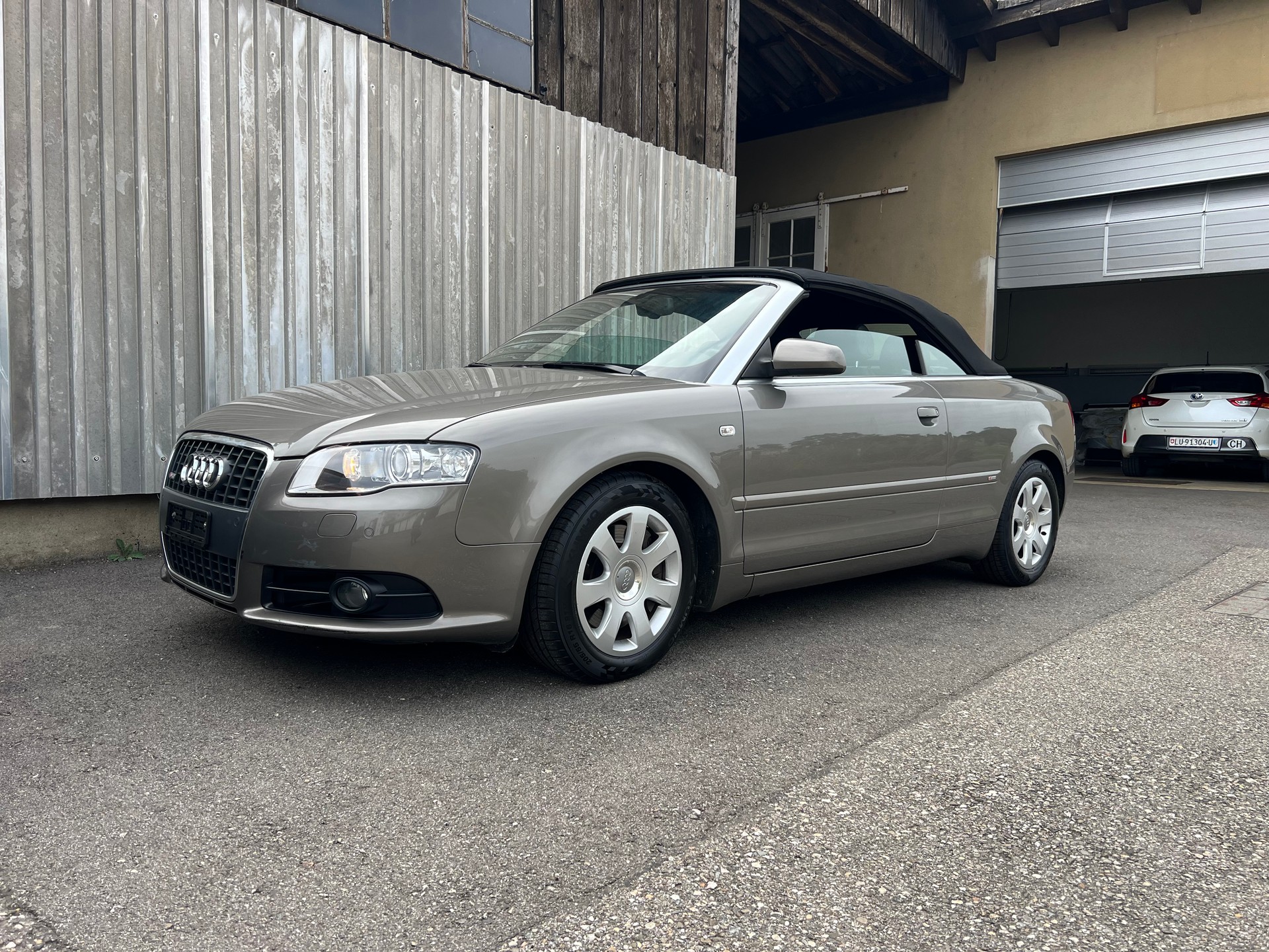 AUDI A4 Cabriolet 3.0 TDI quattro-image-10
