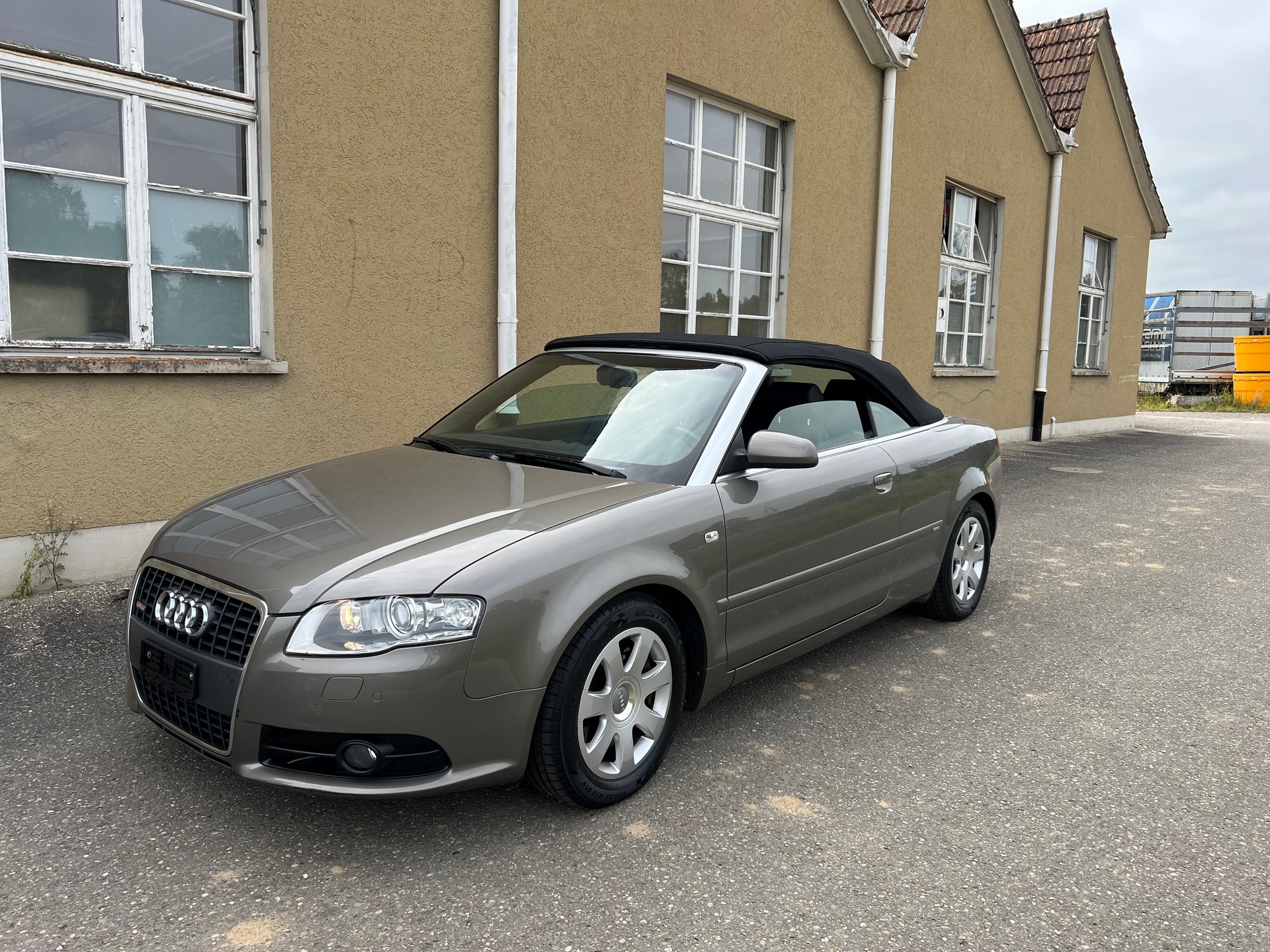 AUDI A4 Cabriolet 3.0 TDI quattro-image-0