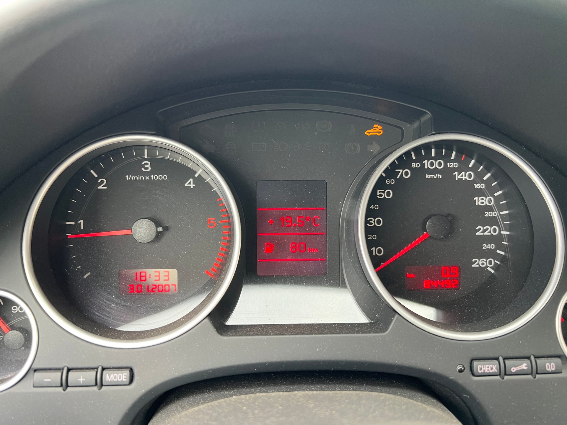 AUDI A4 Cabriolet 3.0 TDI quattro-image-15